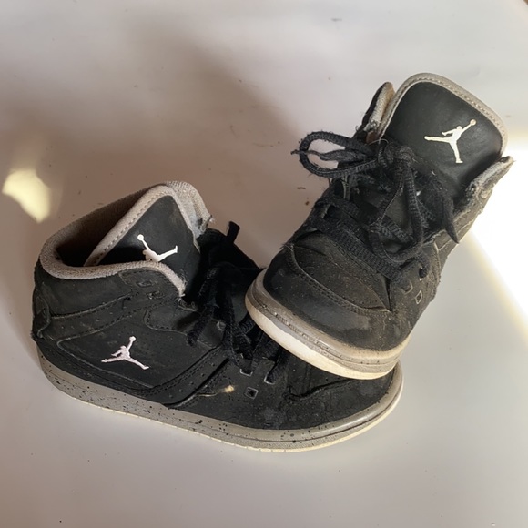 Nike air Jordan high tops and Velcro black shoes - Picture 5 of 8